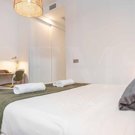 Fresh & Stylish Apartment With Parking By Rems Malaga Bagian luar foto
