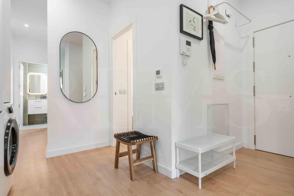 Fresh & Stylish Apartment With Parking By Rems Malaga Bagian luar foto