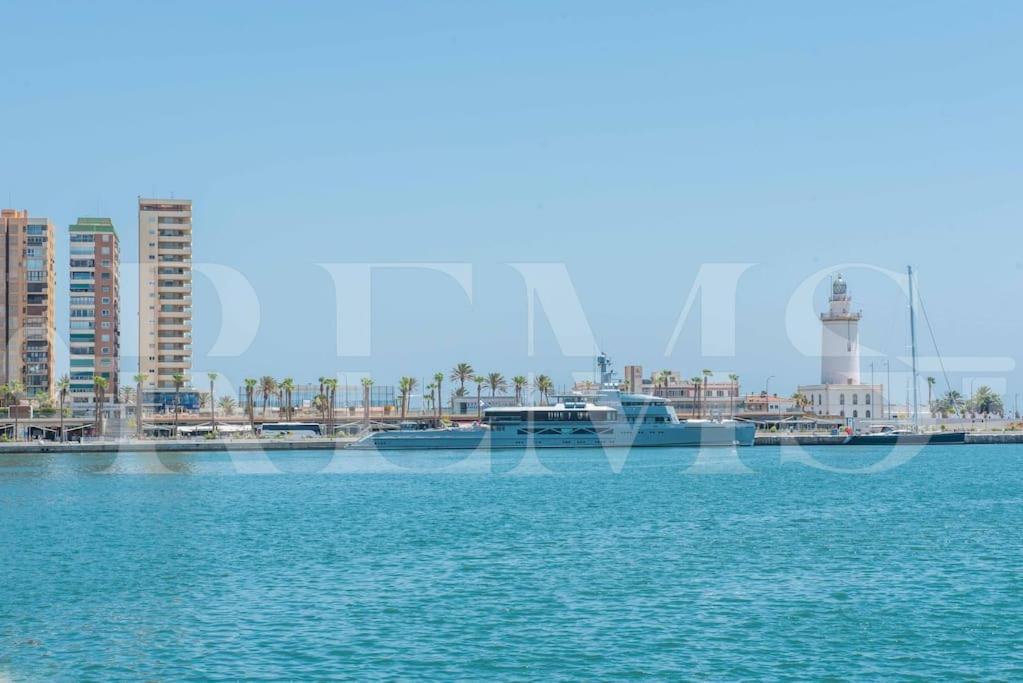 Fresh & Stylish Apartment With Parking By Rems Malaga Bagian luar foto