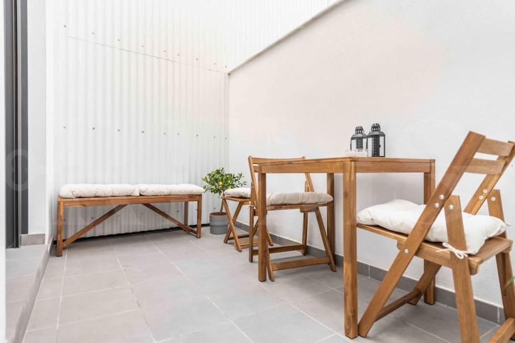 Fresh & Stylish Apartment With Parking By Rems Malaga Bagian luar foto