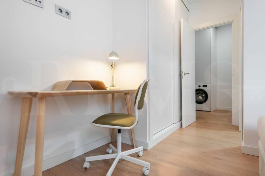 Fresh & Stylish Apartment With Parking By Rems Malaga Bagian luar foto
