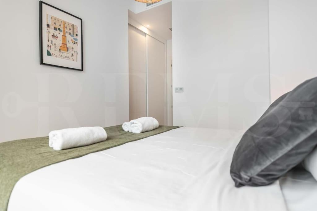 Fresh & Stylish Apartment With Parking By Rems Malaga Bagian luar foto