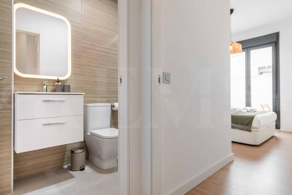 Fresh & Stylish Apartment With Parking By Rems Malaga Bagian luar foto