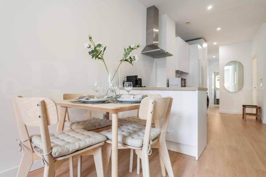 Fresh & Stylish Apartment With Parking By Rems Malaga Bagian luar foto