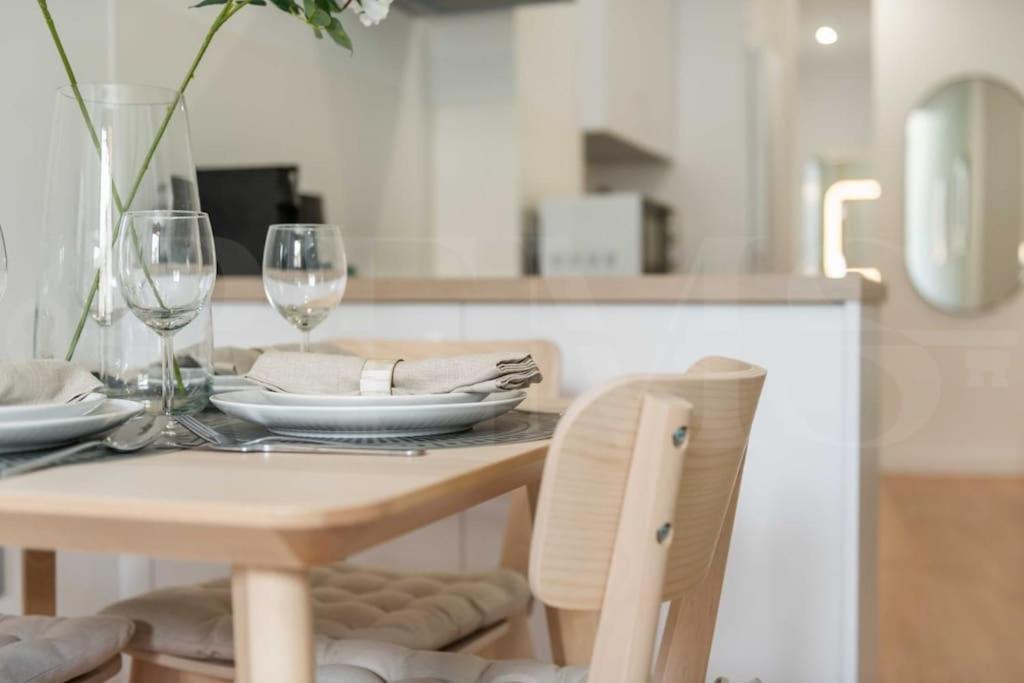 Fresh & Stylish Apartment With Parking By Rems Malaga Bagian luar foto
